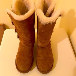 UGG Bailey Button Triplet size 3 in great condition